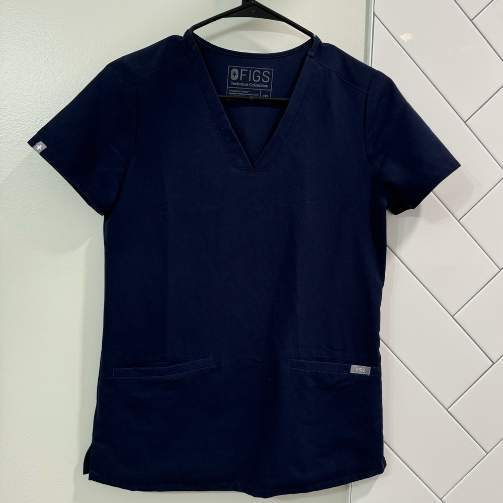 Figs Women’s Navy Casma Three-Pocket Scrub Top Size XXS, Navy